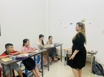 Lớp anh văn Thiếu Niên