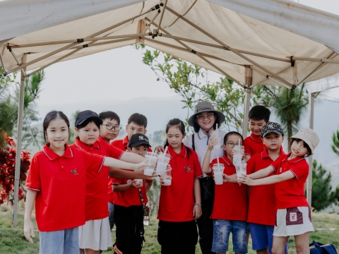 WAY TO SUCCESS TỔ CHỨC NGOẠI KHÓA  KHEN THƯỞNG CÁC HỌC SINH ĐẠT GIẢI CAO TRONG KỲ THI ĐÁNH GIÁ NĂNG LỰC (23-05-2025)