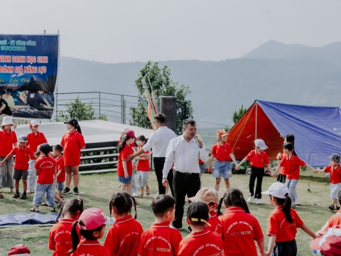 WAY TO SUCCESS TỔ CHỨC NGOẠI KHÓA  KHEN THƯỞNG CÁC HỌC SINH ĐẠT GIẢI CAO TRONG KỲ THI ĐÁNH GIÁ NĂNG LỰC (23-05-2025)