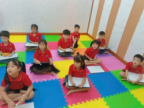 Cuộc thi Rung Chuông Vàng - Khối Tiền Tiểu Học và workshop mỹ thuật 'Gia đình yêu thương'